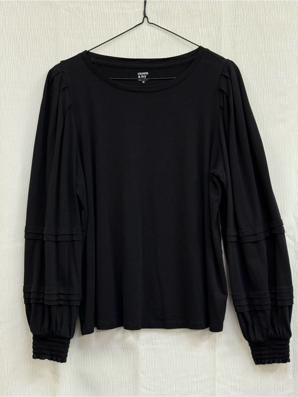 crown & ivy Black Long-Sleeve Puff Sleeve Top with Smocked Cuffs